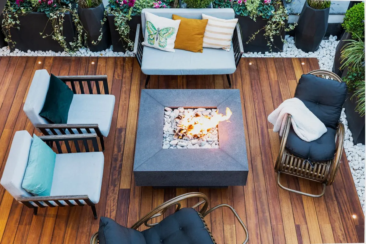 Raised platform and fire-table seating